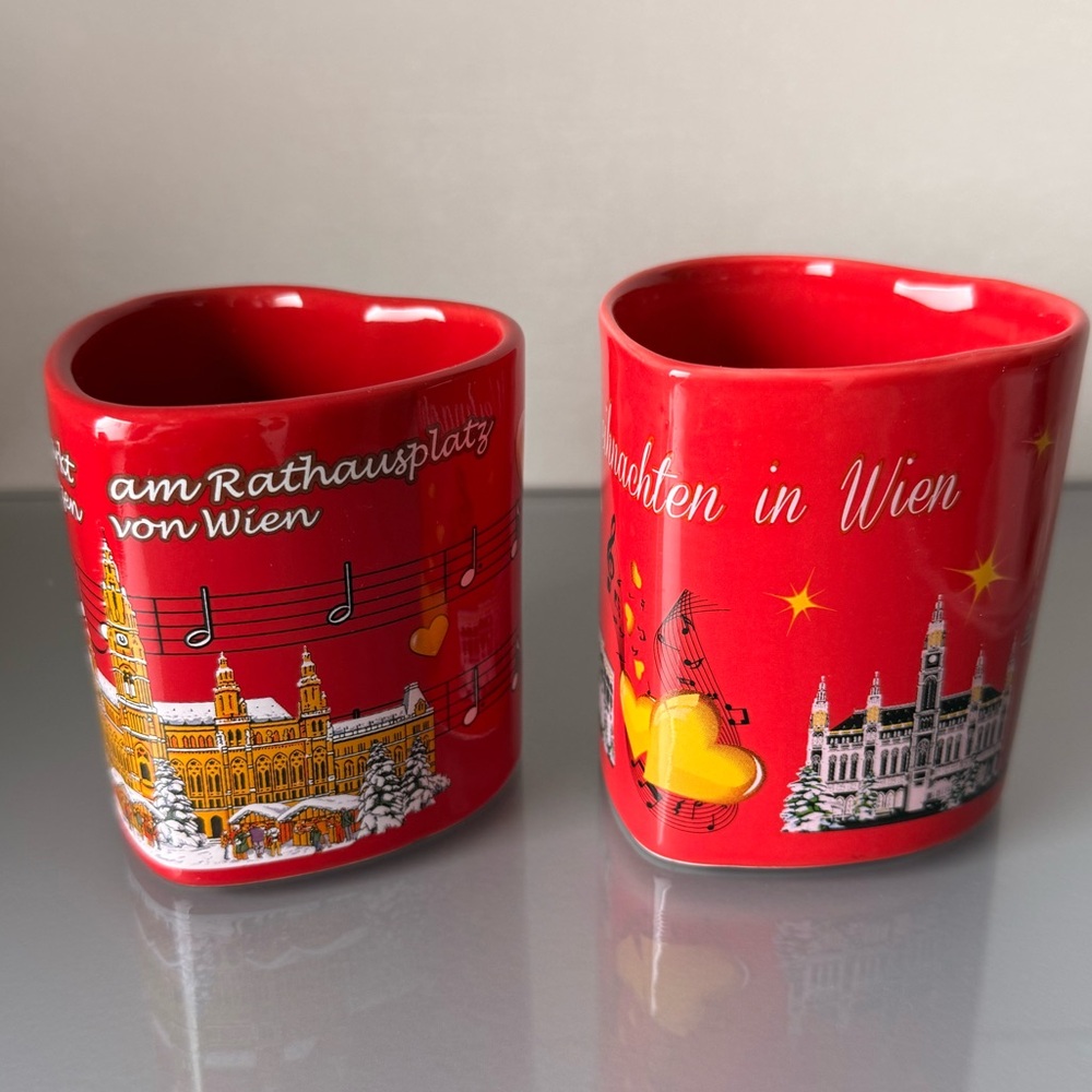 Vienna Christmas Market Red Heart ❤️ Mugs - Set of 2 excellent condition
